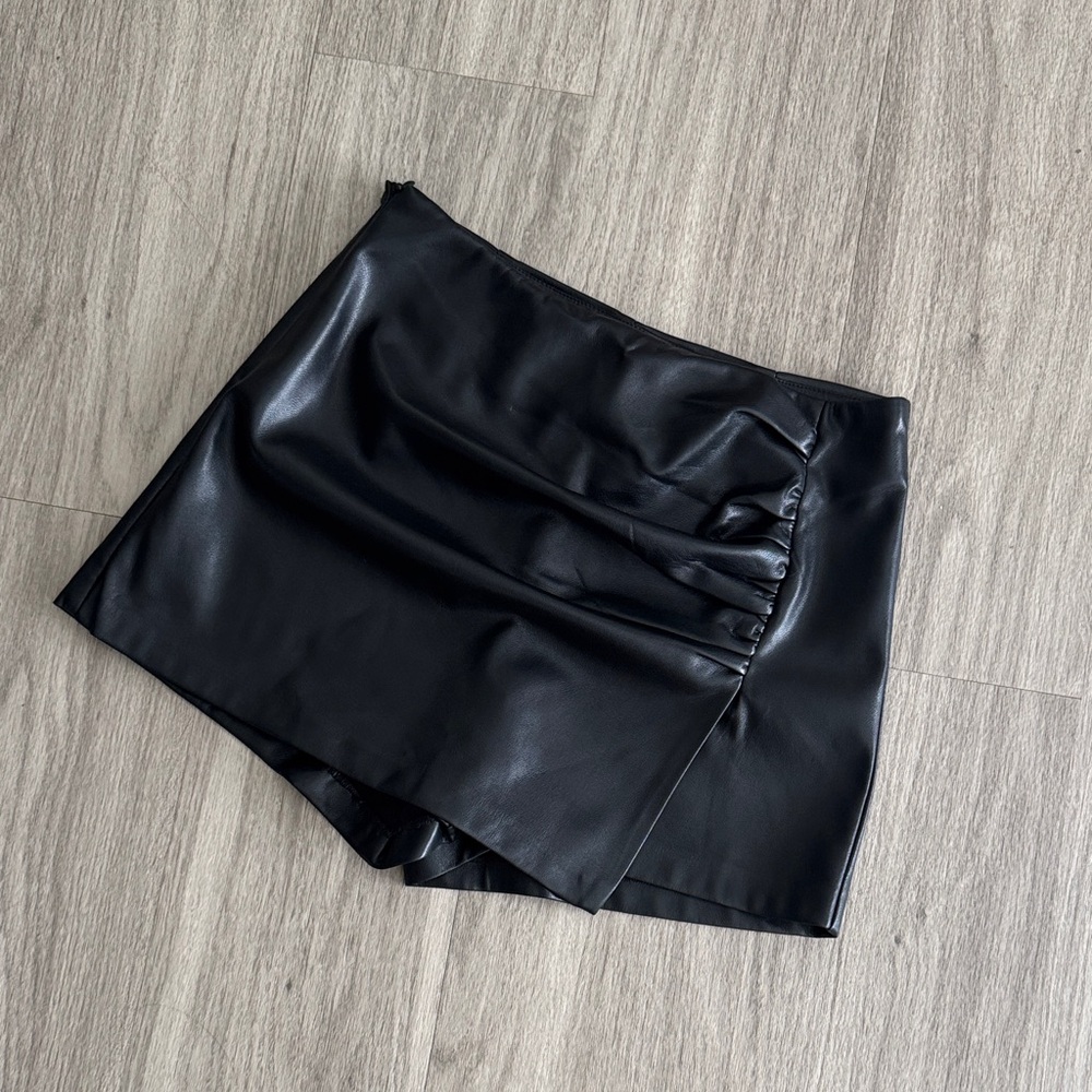 NWOT Dolce Cabo Black Faux Leather Skort, S